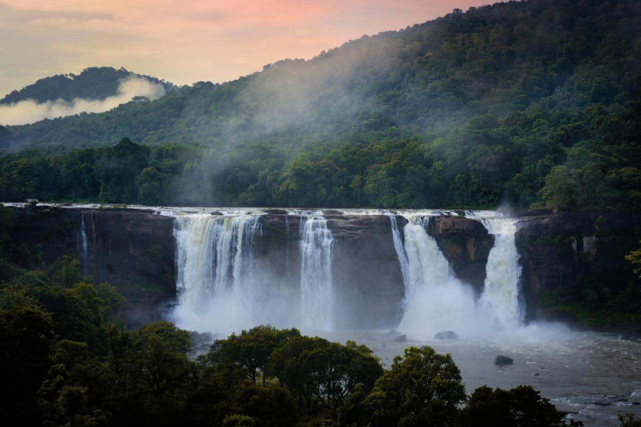 Bluemist Resorts Athirappilly Exterior foto